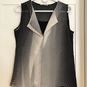 T Tahari Black & White Top